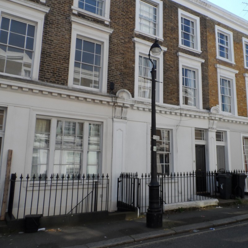 Listed building consent for replacement of doors to flat